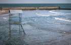 В Одессе из-за шторма волны уничтожили пляж 