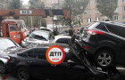 В масштабном ДТП в Киеве столкнулись около двух десятков машин