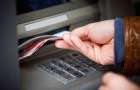 В Мариуполе инженер, обслуживающий банкоматы, присвоил 35 000 гривень