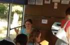Дебош в мариупольской маршрутке: женщина кидалась на пассажиров