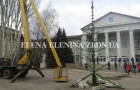 В Покровске и Мирнограде устанавливают городские ёлки