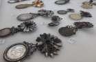 В музей Мариуполя передали 35 медальонов 19-го столетия