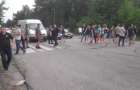 В Славянске проходит мирная акция: перекрыта дорога