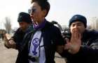 В Кыргызстане избили и задержали участниц женского марша