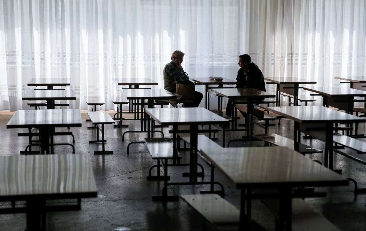 В школе Днепра массово заболели дети: на занятия не вышли более 500 учеников