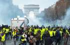 Из-за протестов во Франции могут ввести чрезвычайное положение 