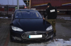 Польские пограничники задержали украинца на угнанном авто Tesla