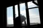 Мариупольские патрульные спасли мужчину, который хотел выпрыгнуть с балкона 