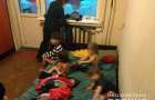 В Славянске правоохранители забрали четверых детей у матери-пьяницы