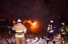 Строительный рынок «Юность» горел ночью в Киеве