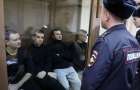 Суд продлил арест украинским морякам до октября